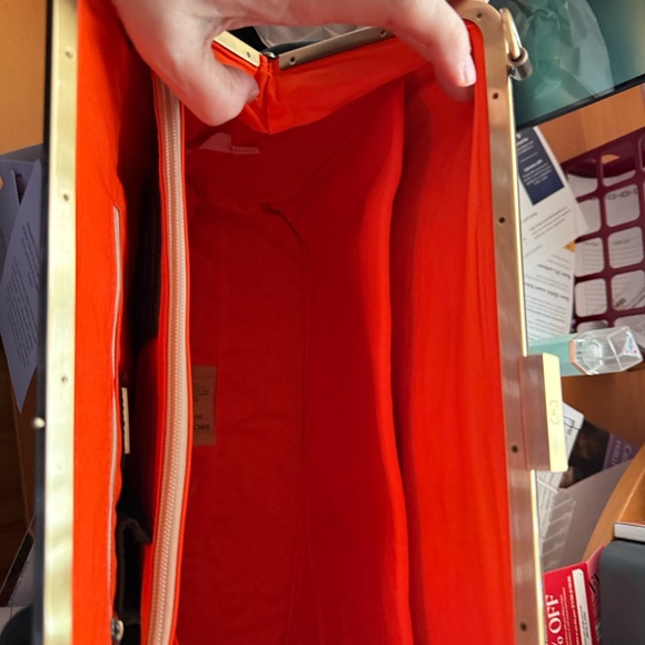 Laflore Paris Dark Green Bag
45x31x15 cm/ 18x12x6 inc
Laflore.com more info - Picture 6 of 8